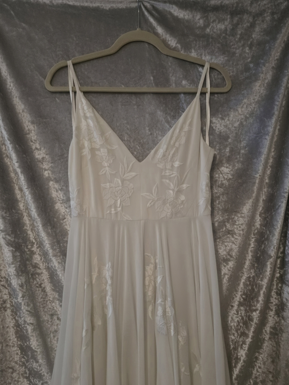 BHLDN Bonaire V-Neck Embroidered Wedding Gown, Never Altered Floor Model - Picture 11 of 13